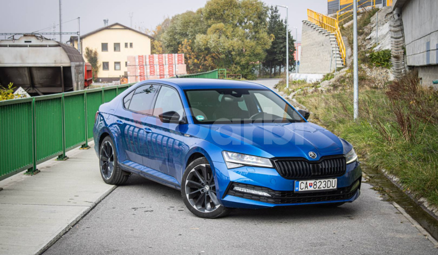 Škoda Superb 2.0 TDI 140kW Sportline, Matrix LED, Canton, DCC, El. ťažné, Supernova