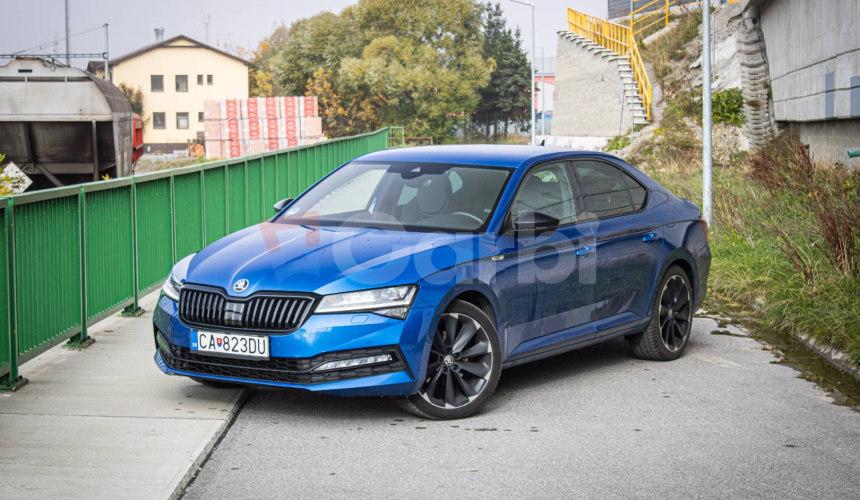 Škoda Superb 2.0 TDI 140kW Sportline, Matrix LED, Canton, DCC, El. ťažné, Supernova