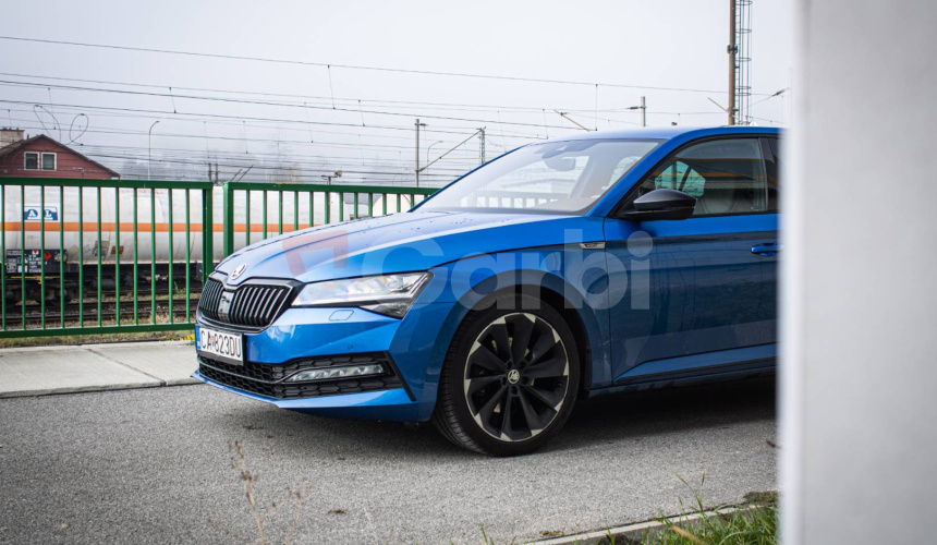 Škoda Superb 2.0 TDI 140kW Sportline, Matrix LED, Canton, DCC, El. ťažné, Supernova