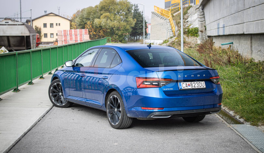 Škoda Superb 2.0 TDI 140kW Sportline, Matrix LED, Canton, DCC, El. ťažné, Supernova