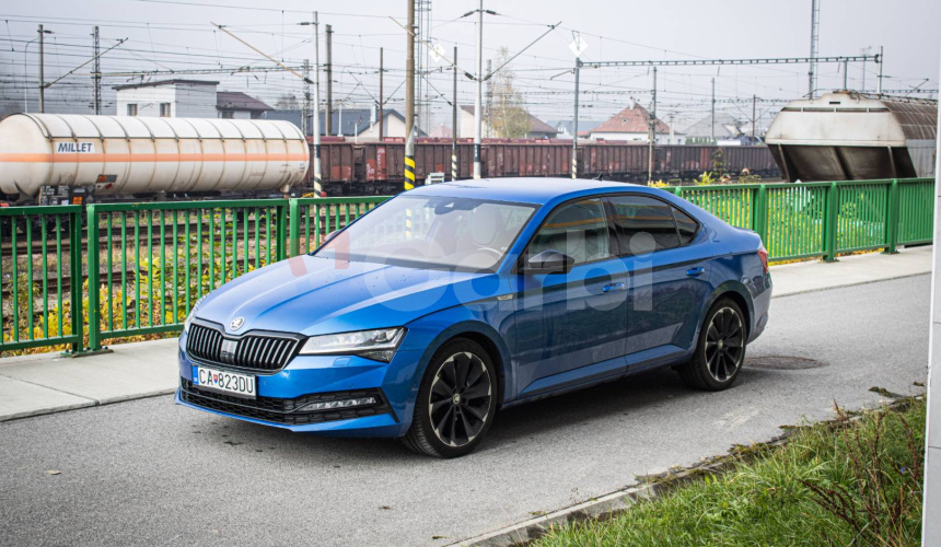 Škoda Superb 2.0 TDI 140kW Sportline, Matrix LED, Canton, DCC, El. ťažné, Supernova