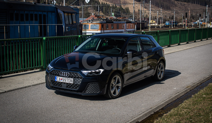 Audi A1 30 TFSI 85kW, Led svetlá, Ambient, R17 alu, Zrkadlenie obrazovky, Qi nabíjanie