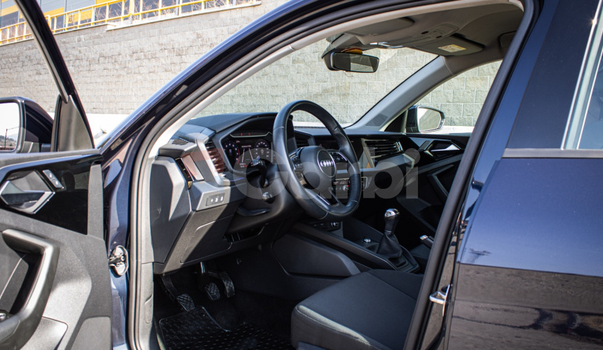 Audi A1 30 TFSI 85kW, Led svetlá, Ambient, R17 alu, Zrkadlenie obrazovky, Qi nabíjanie