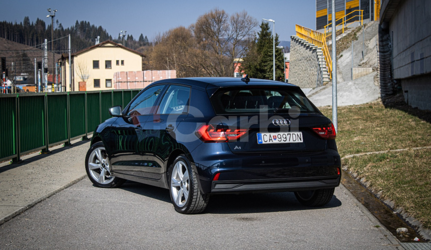 Audi A1 30 TFSI 85kW, Led svetlá, Ambient, R17 alu, Zrkadlenie obrazovky, Qi nabíjanie