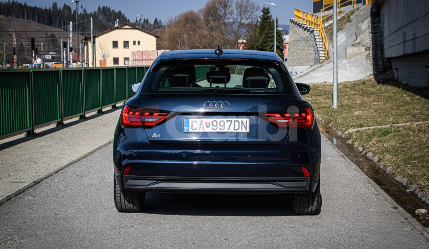 Audi A1 30 TFSI 85kW, Led svetlá, Ambient, R17 alu, Zrkadlenie obrazovky, Qi nabíjanie