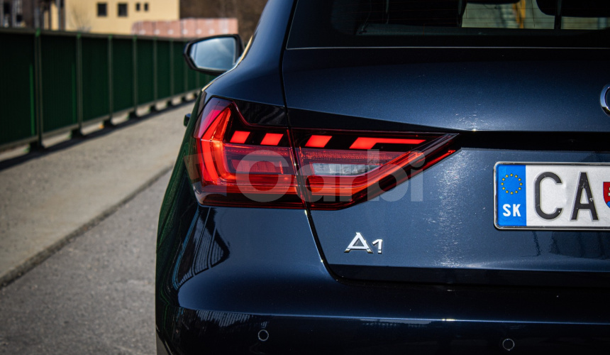 Audi A1 30 TFSI 85kW, Led svetlá, Ambient, R17 alu, Zrkadlenie obrazovky, Qi nabíjanie