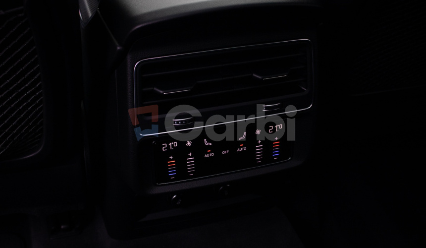 Audi RSQ8 4.0 TFSI Full Carbon, Masáž, Soft-close, Pano, R23, v záruke, DPH