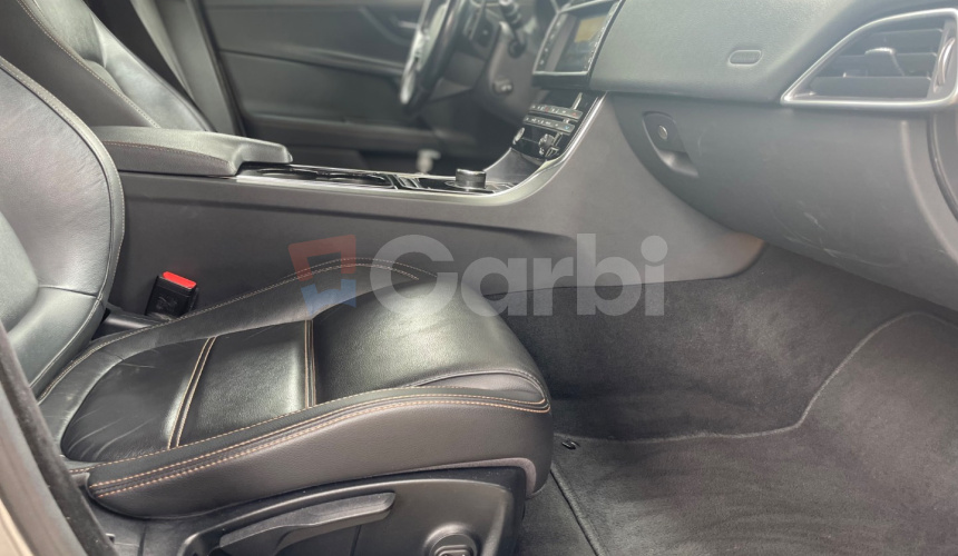Jaguar XE 2.0 I4D Prestige AT