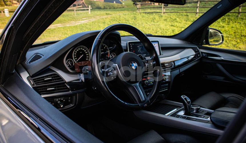 BMW X5 30d xDrive MPacket, LED svetlá, HUD, servis, ambientné osvetlenie