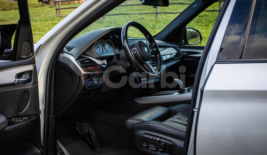 BMW X5 30d xDrive MPacket, LED svetlá, HUD, servis, ambientné osvetlenie