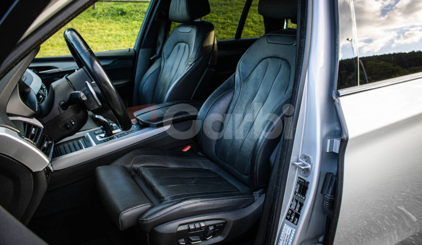 BMW X5 30d xDrive MPacket, LED svetlá, HUD, servis, ambientné osvetlenie