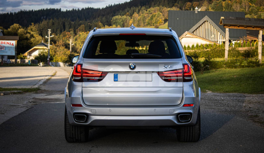 BMW X5 30d xDrive MPacket, LED svetlá, HUD, servis, ambientné osvetlenie