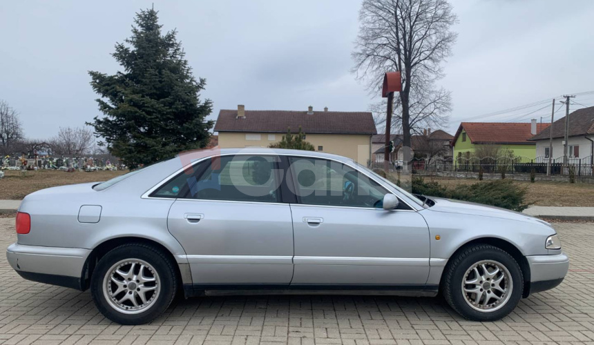Audi A8 2.5 TDI quattro tiptronic