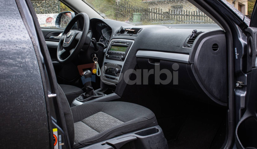 Škoda Octavia Combi 2.0 TDI CR, Vyhrievané sedadlá, parkovacie senzory, poctivé km