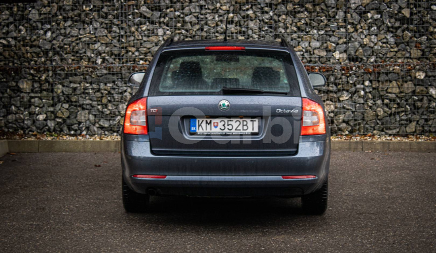 Škoda Octavia Combi 2.0 TDI CR, Vyhrievané sedadlá, parkovacie senzory, poctivé km