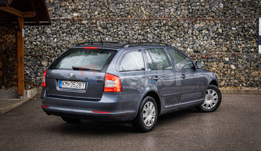 Škoda Octavia Combi 2.0 TDI CR, Vyhrievané sedadlá, parkovacie senzory, poctivé km