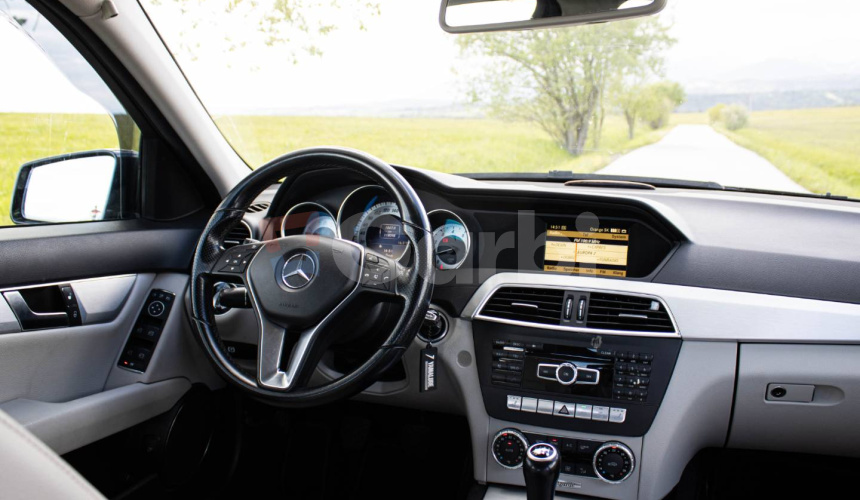 Mercedes-Benz C trieda Sedan