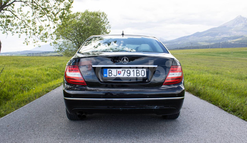 Mercedes-Benz C trieda Sedan