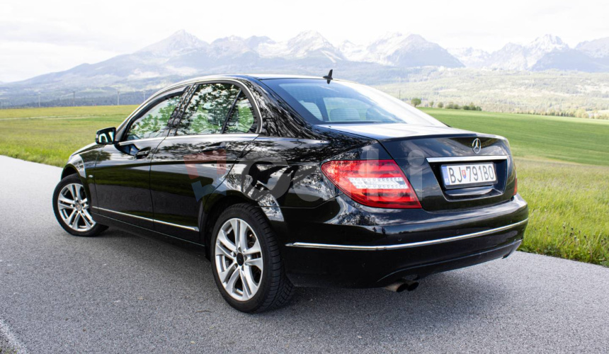 Mercedes-Benz C trieda Sedan