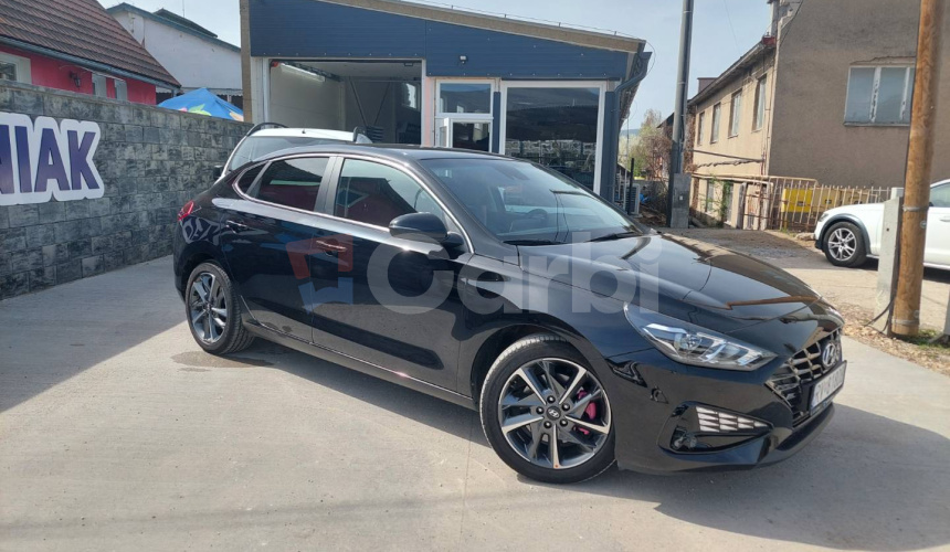 Hyundai i30 1.0 T-GDi Family DCT