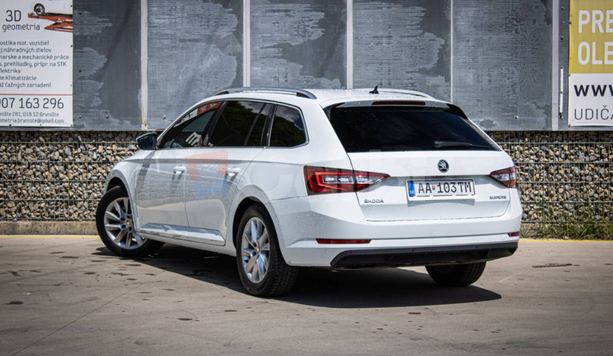 Škoda Superb Combi 2.0 TDI DSG Style, Webasto, Kessy, Bixenón, Navi, pamäťové sedadlo