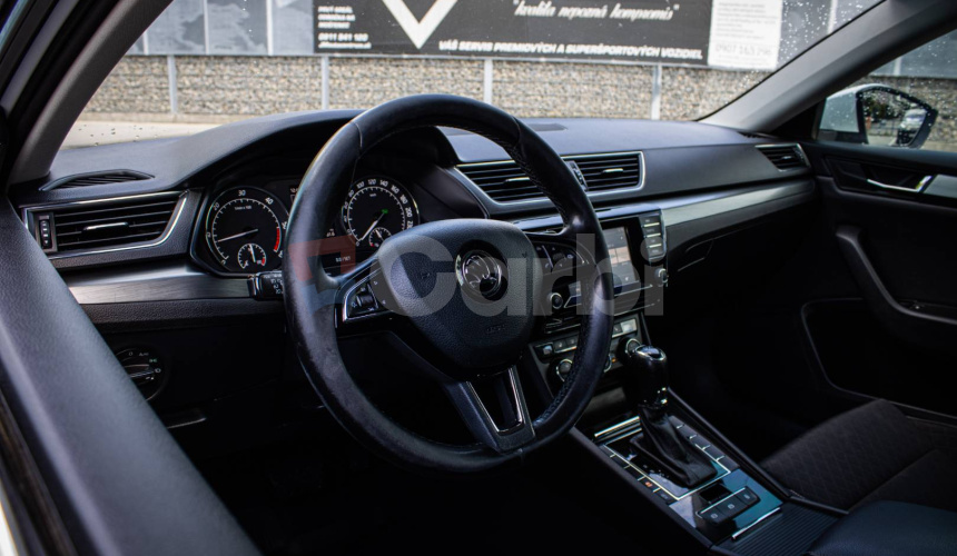Škoda Superb Combi 2.0 TDI DSG Style, Webasto, Kessy, Bixenón, Navi, pamäťové sedadlo