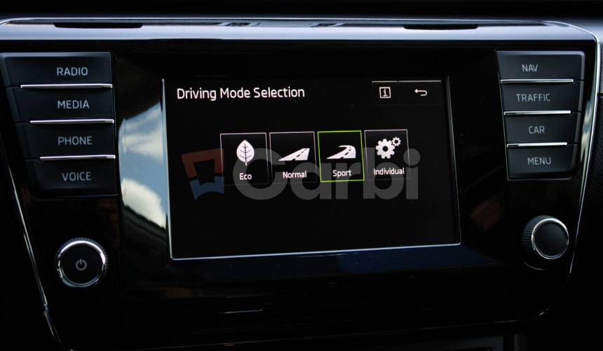 Škoda Superb Combi 2.0 TDI DSG Style, Webasto, Kessy, Bixenón, Navi, pamäťové sedadlo