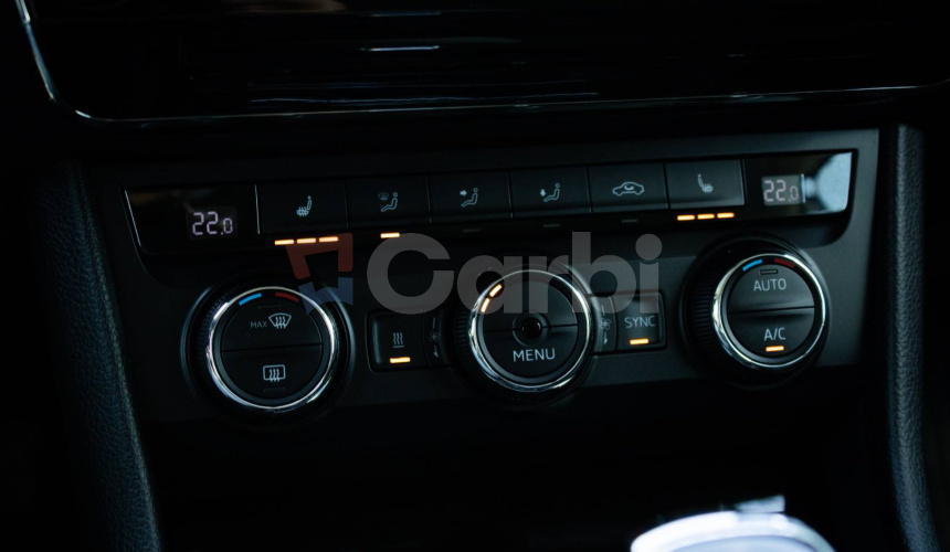 Škoda Superb Combi 2.0 TDI DSG Style, Webasto, Kessy, Bixenón, Navi, pamäťové sedadlo