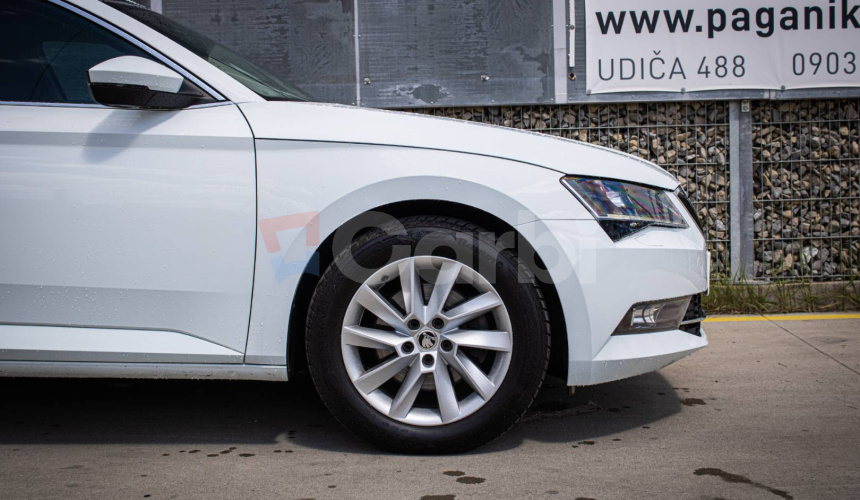 Škoda Superb Combi 2.0 TDI DSG Style, Webasto, Kessy, Bixenón, Navi, pamäťové sedadlo