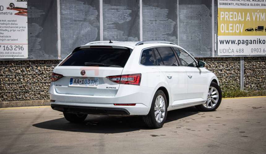 Škoda Superb Combi 2.0 TDI DSG Style, Webasto, Kessy, Bixenón, Navi, pamäťové sedadlo