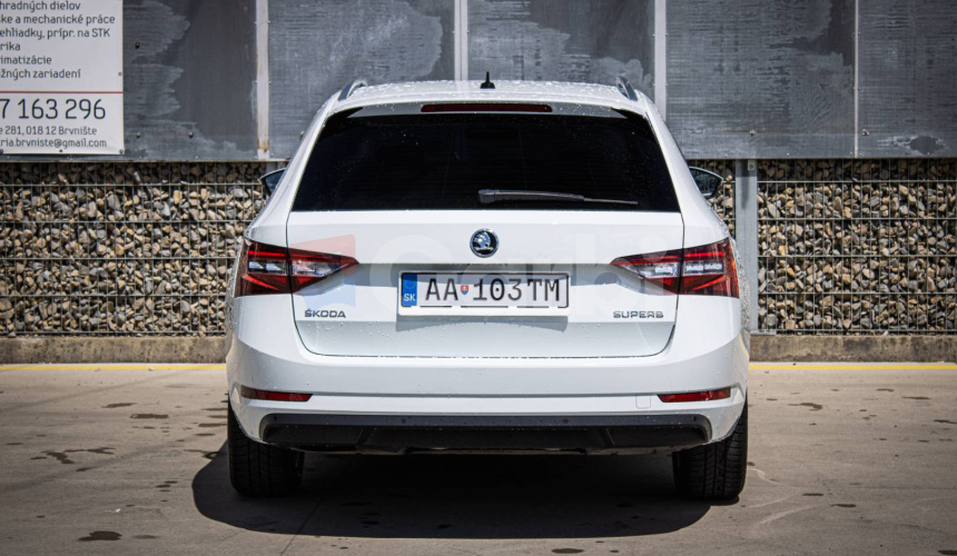 Škoda Superb Combi 2.0 TDI DSG Style, Webasto, Kessy, Bixenón, Navi, pamäťové sedadlo