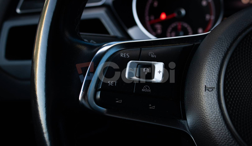 Volkswagen Touran 1.4 TSI R-Line DSG, Slovenské, Kamera, ACC, vyhrievané čelné, DPH
