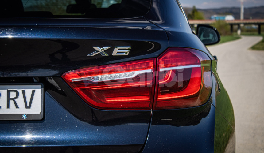 BMW X6 xDrive 30d Mpacket, nové komplet rozvody, LED svetlá, Harman, šíber, HUD, ŤZ