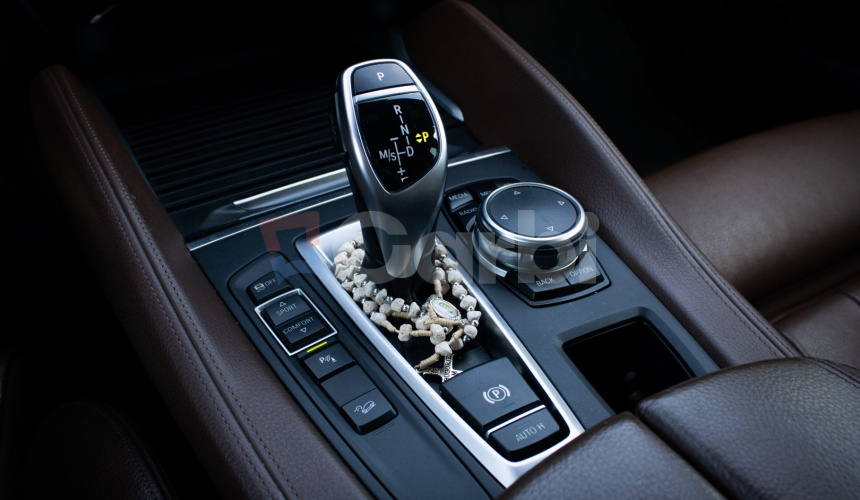 BMW X6 xDrive 30d Mpacket, nové komplet rozvody, LED svetlá, Harman, šíber, HUD, ŤZ