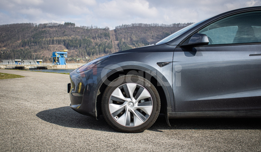 Tesla Model Y Long Range Nelakované, Ryzen, vyhrievaný volant, stierače, DPH