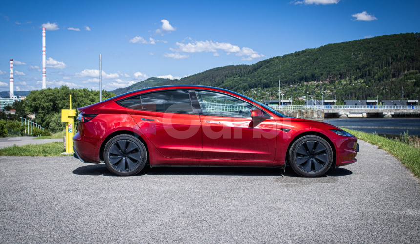 Tesla Model 3 Highland Long Range 93%SOH, Ultra red metalíza, fólie, odpočet