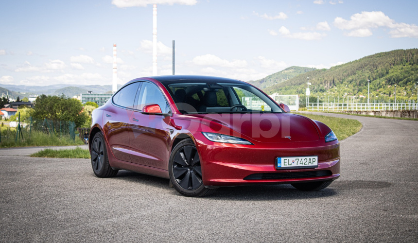 Tesla Model 3 Highland Long Range 93%SOH, Ultra red metalíza, fólie, odpočet