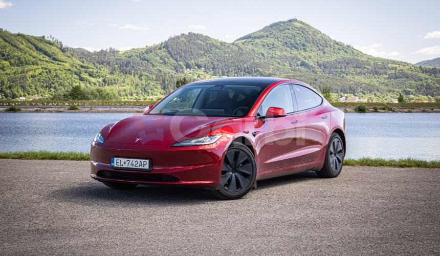 Tesla Model 3 Highland Long Range 93%SOH, Ultra red metalíza, fólie, odpočet