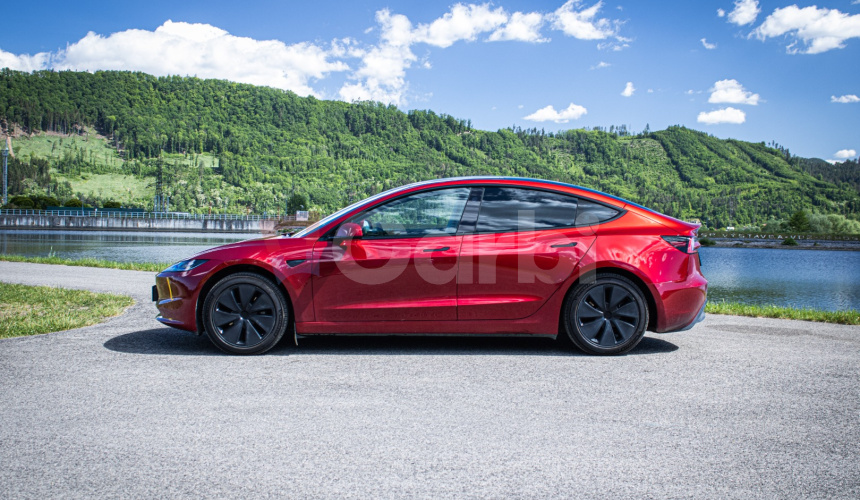 Tesla Model 3 Highland Long Range 93%SOH, Ultra red metalíza, fólie, odpočet
