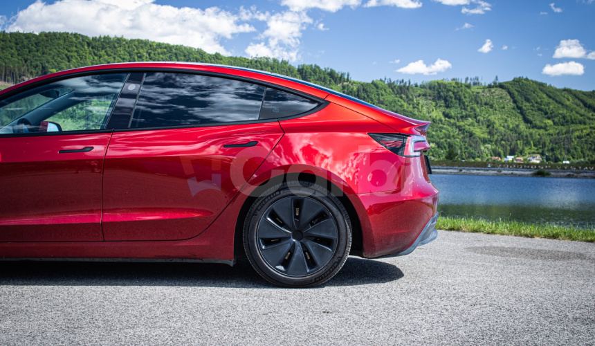 Tesla Model 3 Highland Long Range 93%SOH, Ultra red metalíza, fólie, odpočet
