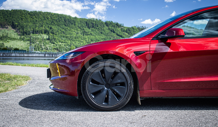 Tesla Model 3 Highland Long Range 93%SOH, Ultra red metalíza, fólie, odpočet