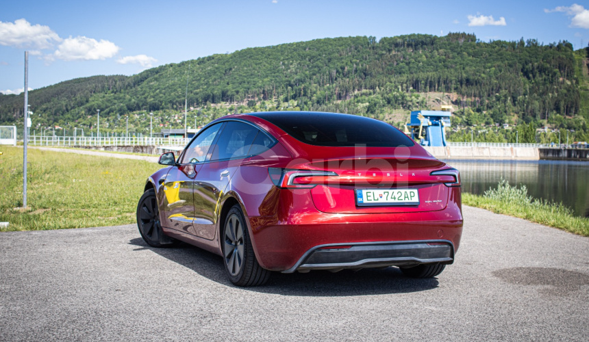 Tesla Model 3 Highland Long Range 93%SOH, Ultra red metalíza, fólie, odpočet