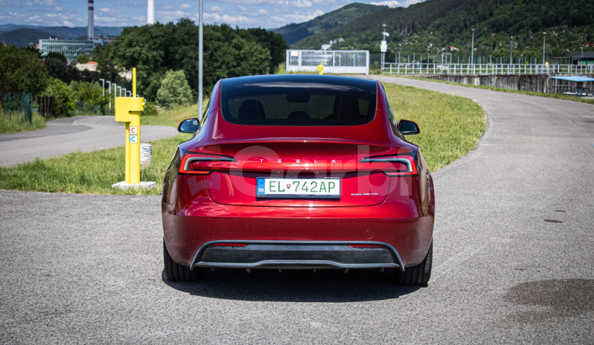 Tesla Model 3 Highland Long Range 93%SOH, Ultra red metalíza, fólie, odpočet