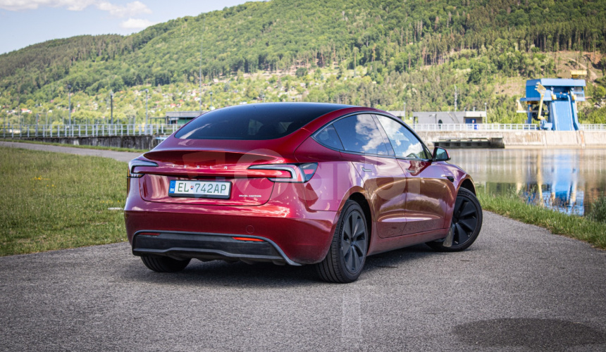 Tesla Model 3 Highland Long Range 93%SOH, Ultra red metalíza, fólie, odpočet