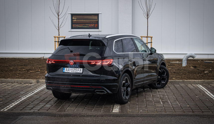 Volkswagen Touareg 3.0 V6 TDI 210kW, Masáž, Webasto, HUD, nočné videnie, softclose, ťažné