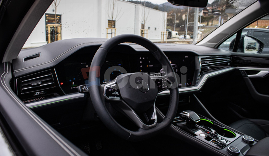 Volkswagen Touareg 3.0 V6 TDI 210kW, Masáž, Webasto, HUD, nočné videnie, softclose, ťažné