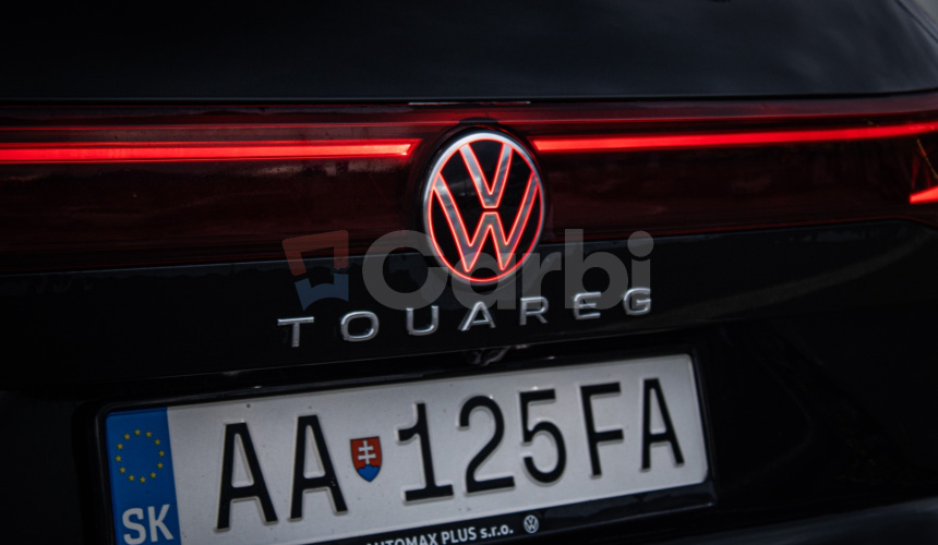 Volkswagen Touareg 3.0 V6 TDI 210kW, Masáž, Webasto, HUD, nočné videnie, softclose, ťažné
