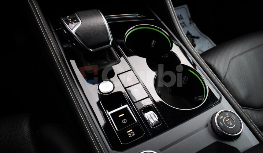 Volkswagen Touareg 3.0 V6 TDI 210kW, Masáž, Webasto, HUD, nočné videnie, softclose, ťažné