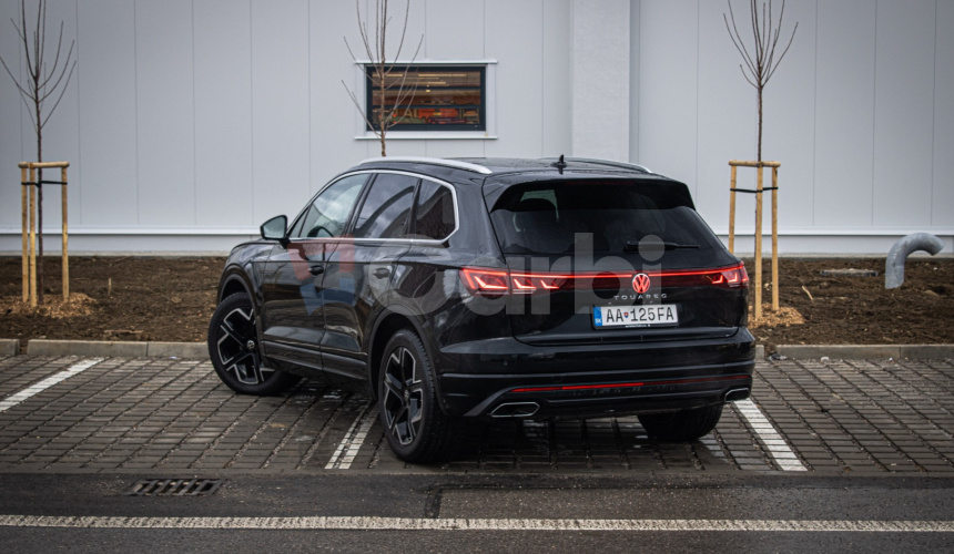 Volkswagen Touareg 3.0 V6 TDI 210kW, Masáž, Webasto, HUD, nočné videnie, softclose, ťažné