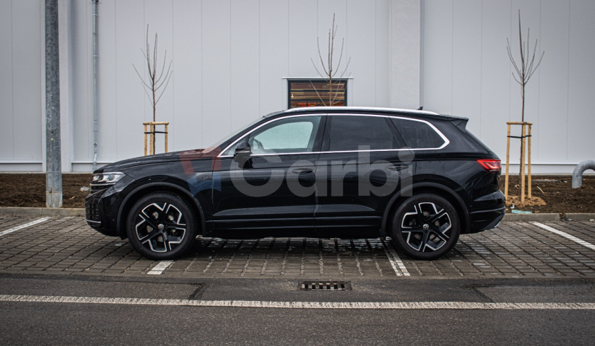 Volkswagen Touareg 3.0 V6 TDI 210kW, Masáž, Webasto, HUD, nočné videnie, softclose, ťažné